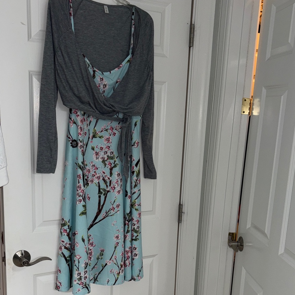 Chic Gray and Blue Floral Long Sleeve Dress